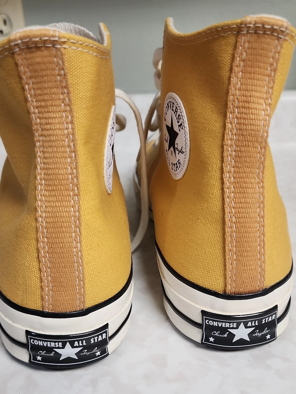Converse Hi Sunflower Yellow Chuck Taylor All Star High Top M12..W14 number 1137